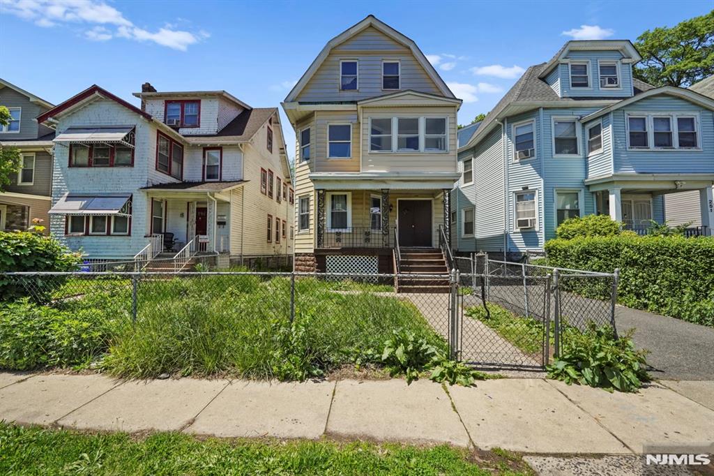 253 Burnett Street