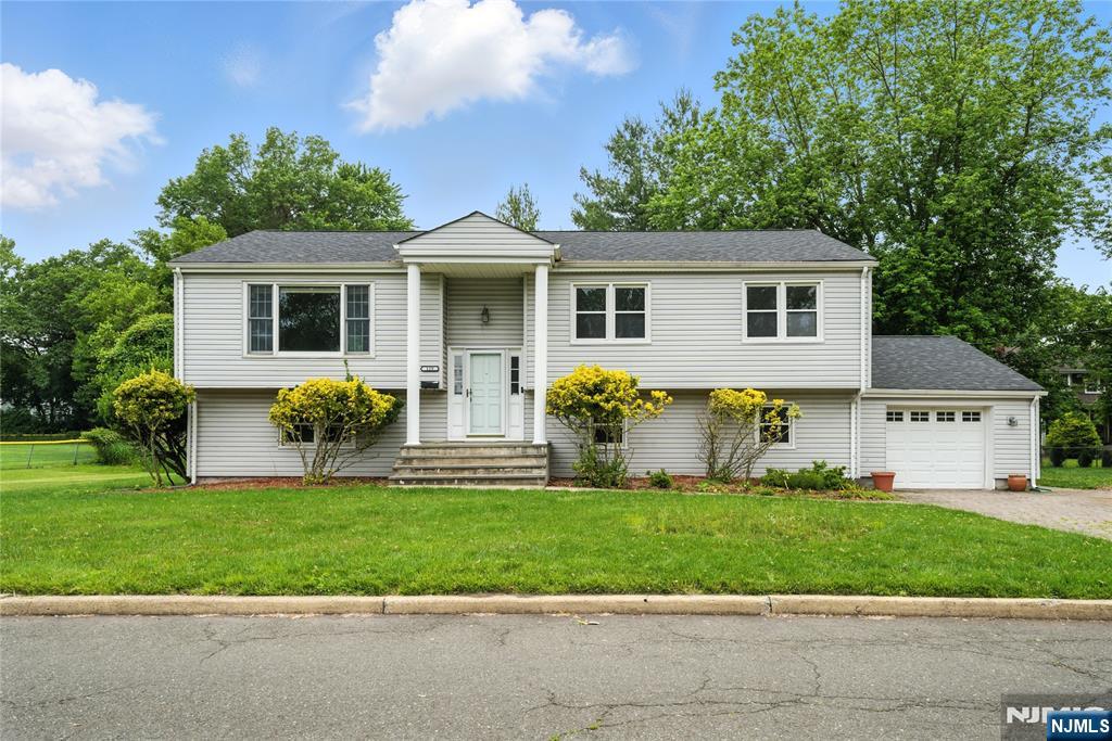 129 3rd St, Cresskill, New Jersey - 5 Bedrooms  
3 Bathrooms  
9 Rooms - 