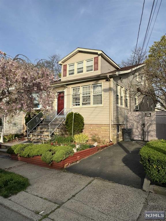 315 Isabella Avenue