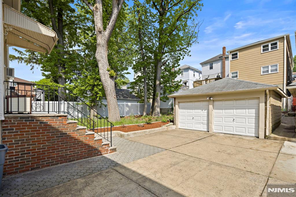 414 N 8th