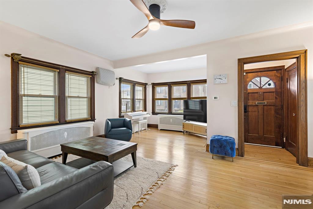 414 N 8th