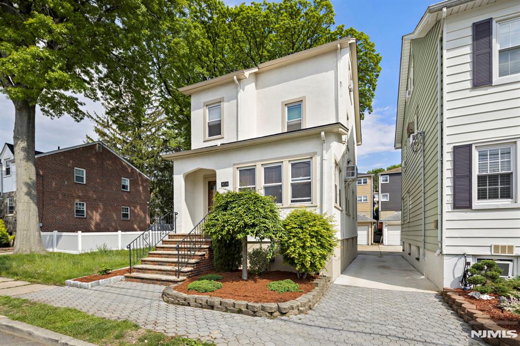 414 N 8th