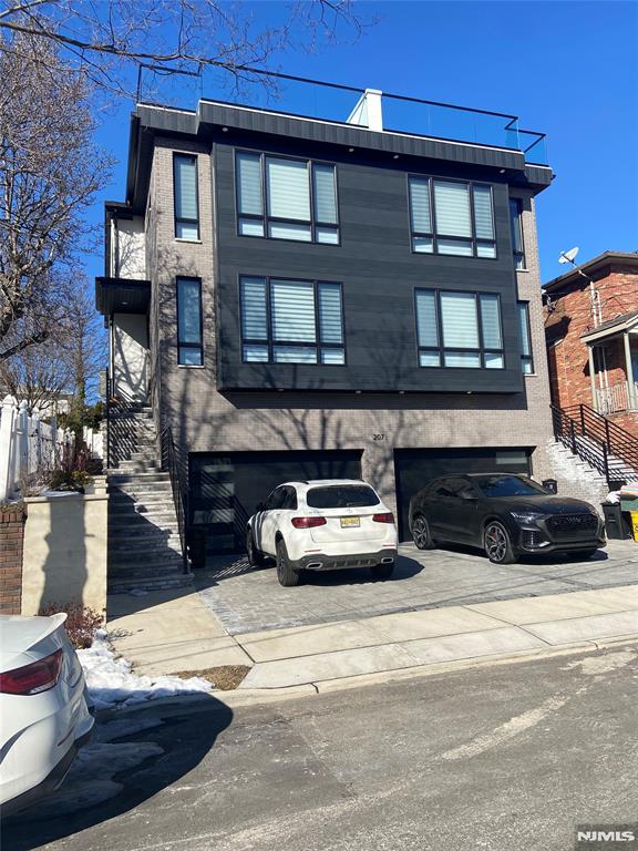 207 4th St A, Palisades Park, New Jersey - 1 Bedrooms  
1 Bathrooms  
1 Rooms - 