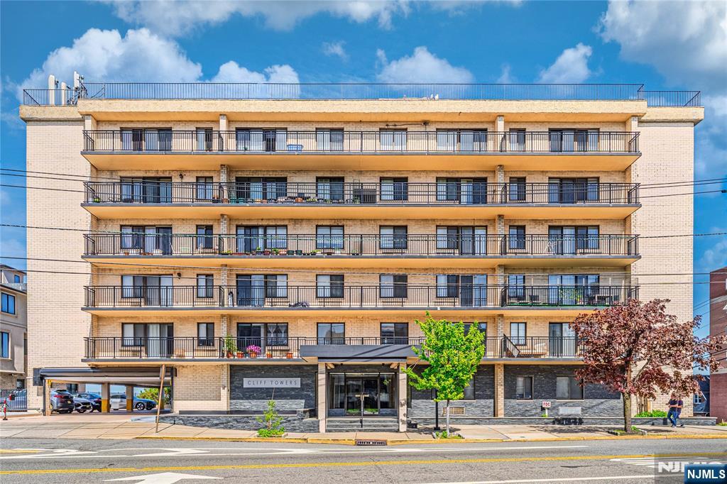 Rental Property at 233 12th St 1H, Palisades Park, New Jersey - Bathrooms: 1 
Rooms: 2  - $1,600 MO.