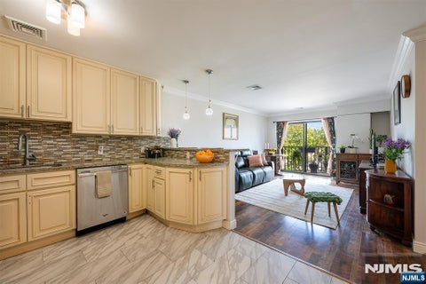 Photo of 75 Union Street #5B, Hackensack, NJ 07601 (MLS # 26036019)