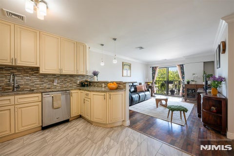Photo of 75 Union Street #5B, Hackensack, NJ 07601 (MLS # 26036019)