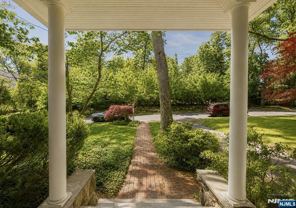 84 Valley View Avenue