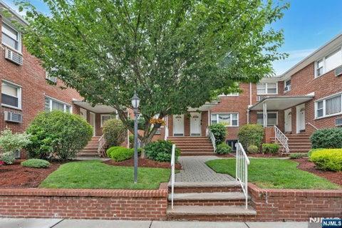 Photo of 201 Oakdene Place #D1, Cliffside Park, NJ 07010 (MLS # 26017146)