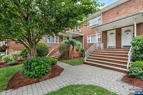 Photo of 201 Oakdene Place #D1, Cliffside Park, NJ 07010 (MLS # 26017146)
