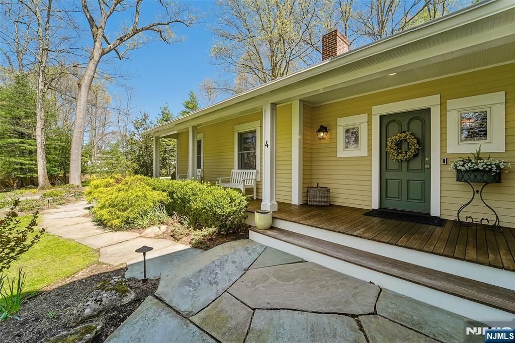 Photo of 4 Conklin Court, Allendale, NJ 07401 (MLS # 26014265)