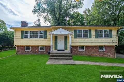 Photo of 34 Homewood Ave, Allendale, NJ 07401 (MLS # 26038634)