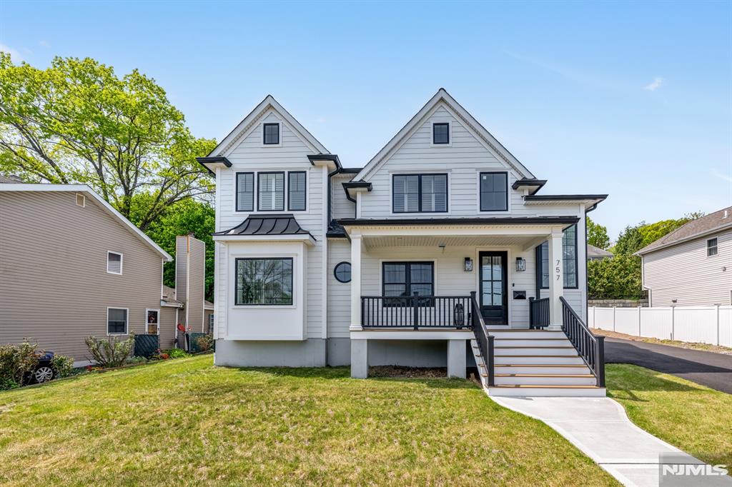 757 Center Avenue
