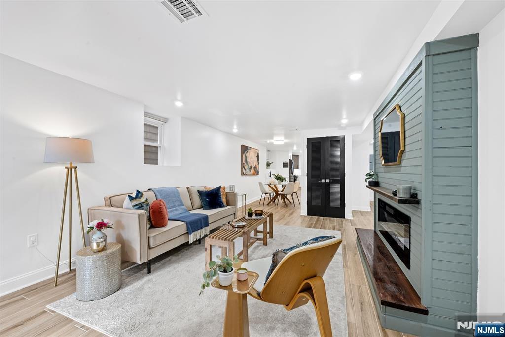 201 Zabriskie Street 1