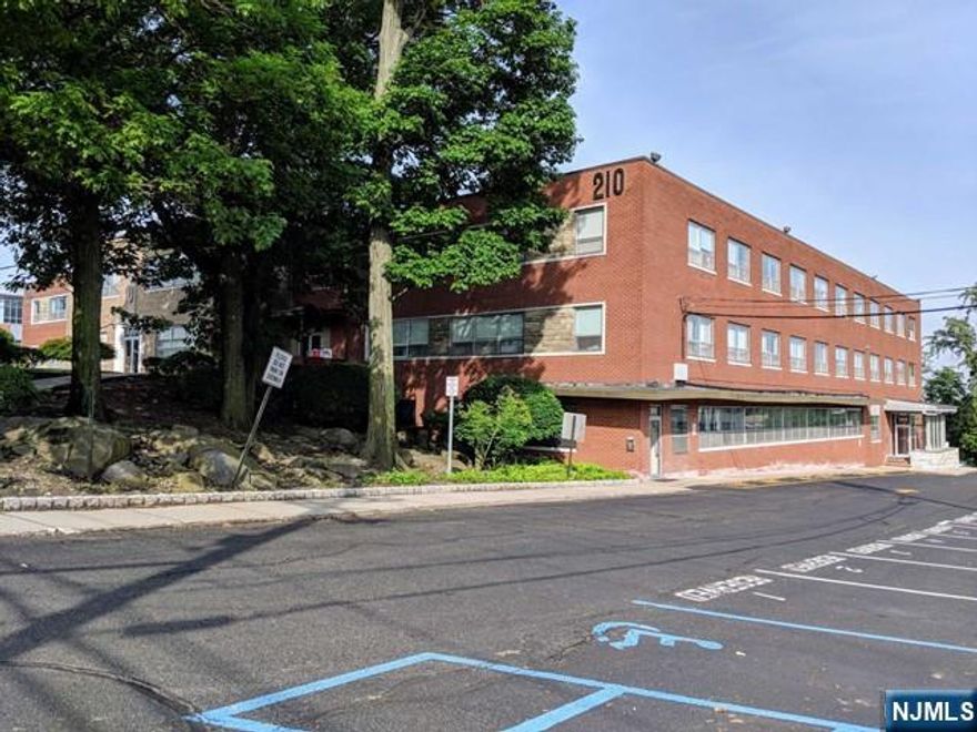 293 SF of office space on ground floor of highly visible building on Sylvan Avenue (Rt 9W) in Englewood Cliffs. Ample parking in rear and minutes from GWB. Tenant pays rent plus shared utilities and common area maintenance.