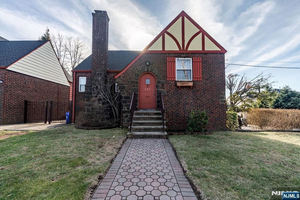 Photo of 820 Elizabeth St, Ridgefield, NJ 07657 (MLS # 26001488)