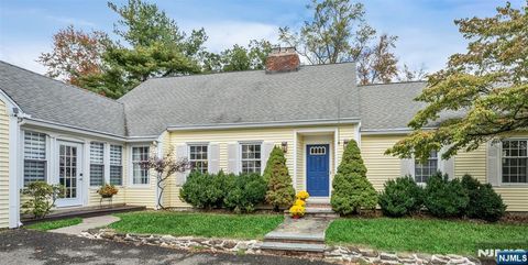 Photo of 17 Holly Drive, Upper Saddle River, NJ 07458 (MLS # 25035783)