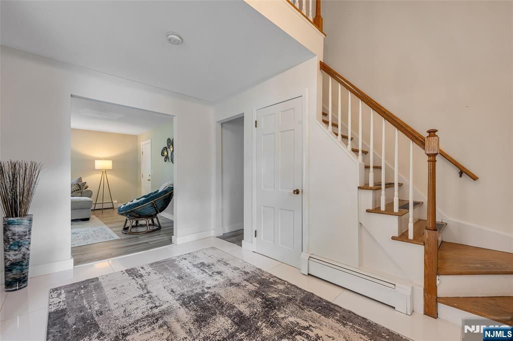 Photo of 17 Holly Drive, Upper Saddle River, NJ 07458 (MLS # 25035783)