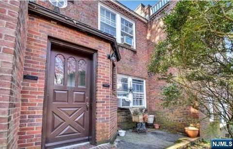 Photo of 185 E Palisade Ave #D6B, Englewood, NJ 07631 (MLS # 25041424)