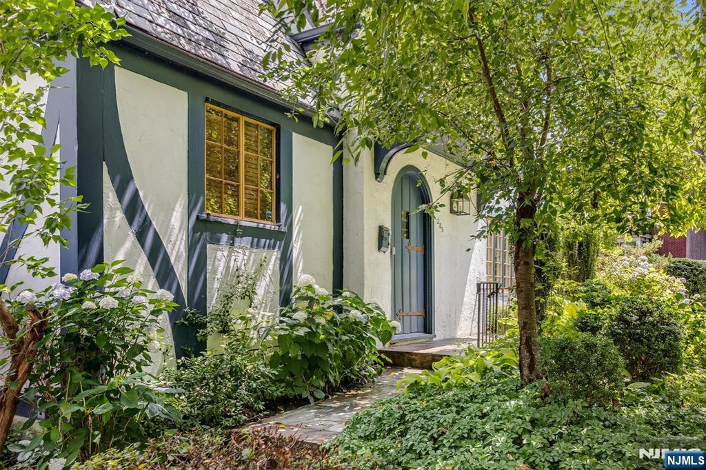 285 Linden Avenue