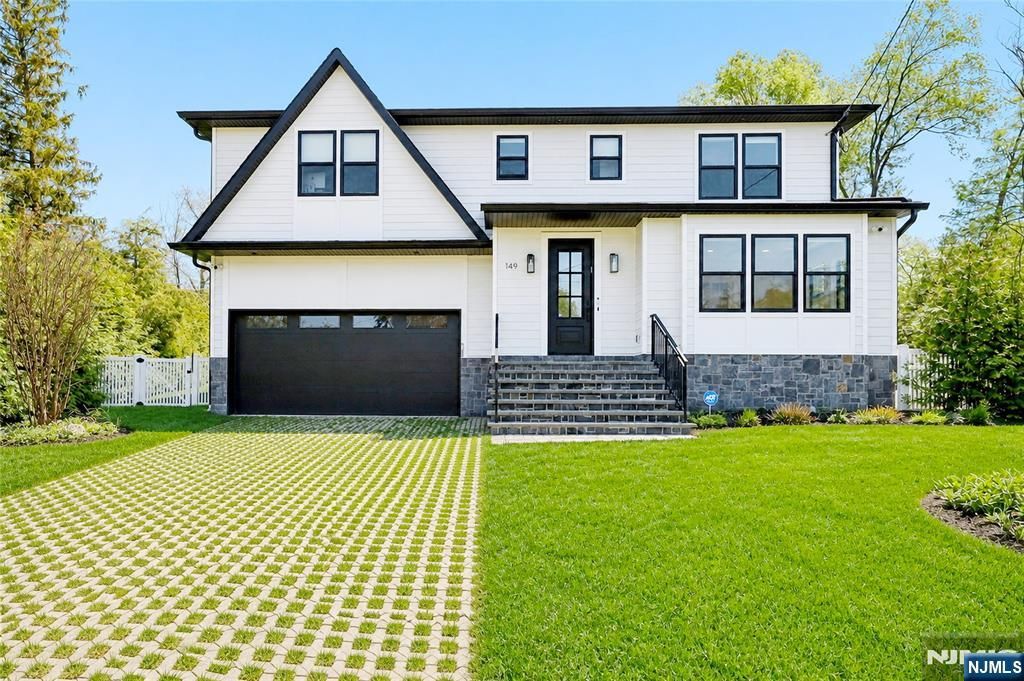 Photo of 149 Palisade Avenue, Cresskill, NJ 07626 (MLS # 26016093)