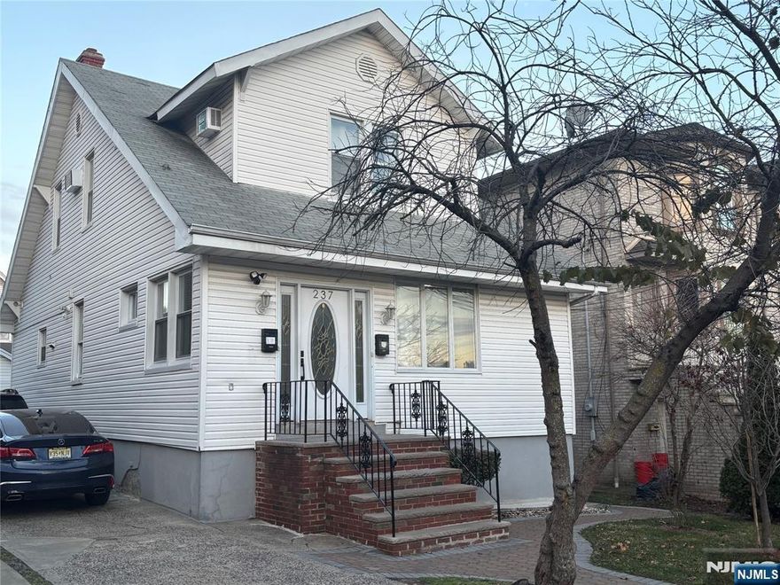 First floor unit in a 2 family home, featuring 3 Bedrooms and 1 full bath with whirlpool jacuzzi tub, moving ready, all utilities are included on the rent, convenient located just steps from NYC transportation, great for commuters, pictures taken before current tenant, sorry no pets.