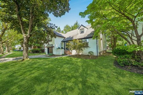 Photo of 779 Washburn Street, Teaneck, NJ 07666 (MLS # 26027361)