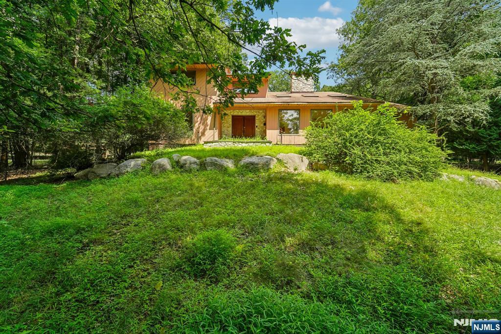 724 Tall Oaks Court