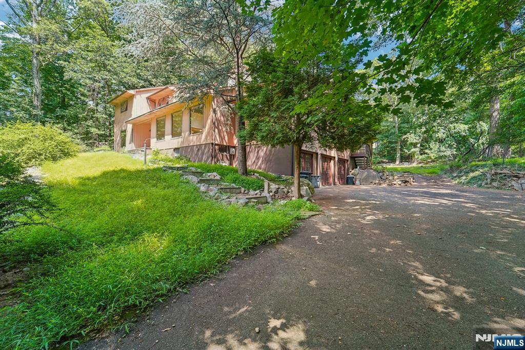 724 Tall Oaks Court