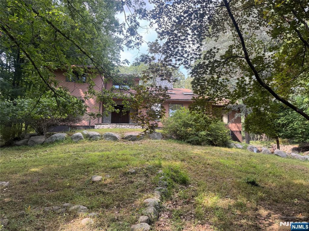 724 Tall Oaks Court