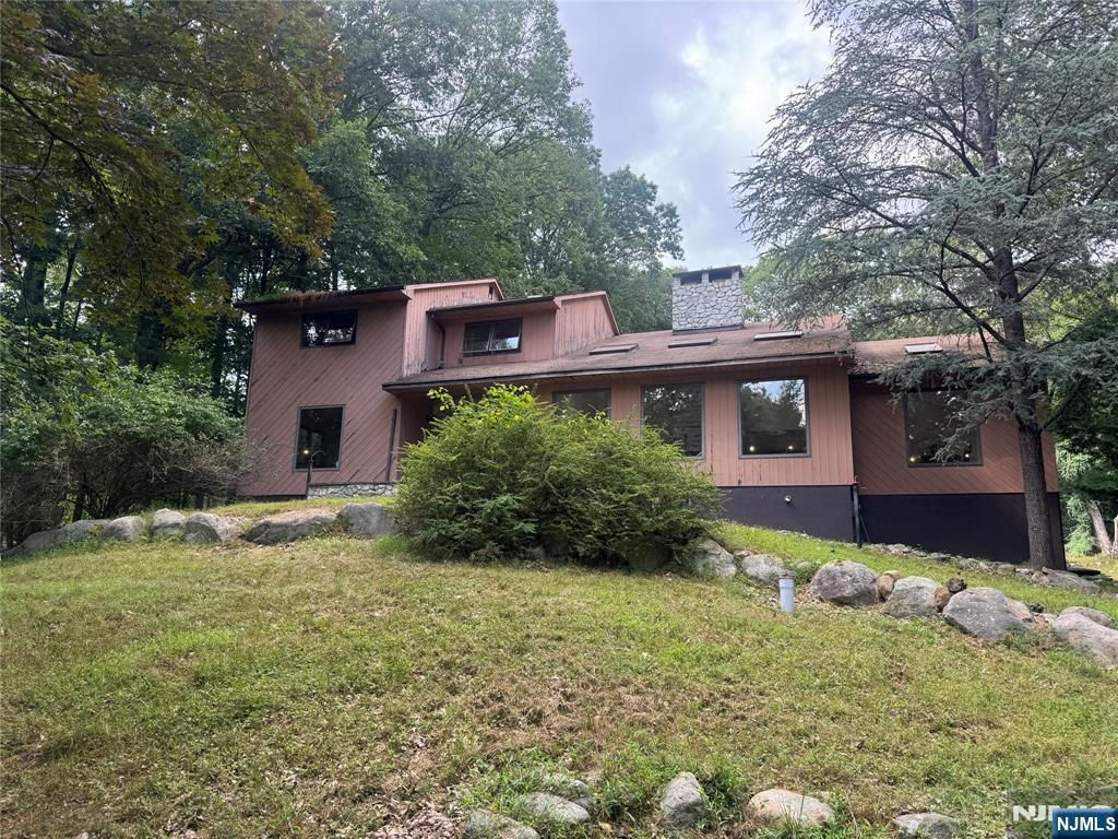 Photo of 724 Tall Oaks Court, Franklin Lakes, NJ 07417 (MLS # 25029018)