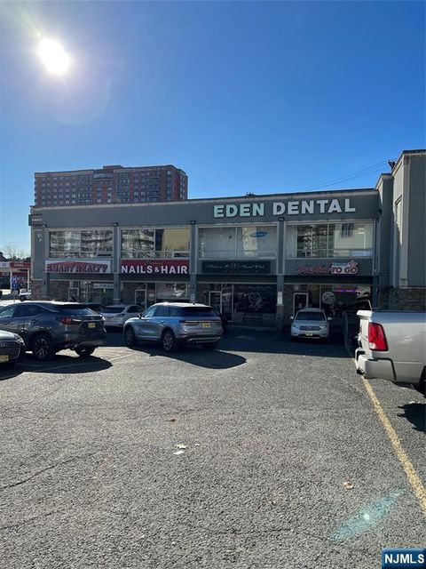 Photo of 986 River Road #4, Edgewater, NJ 07020 (MLS # 25032694)