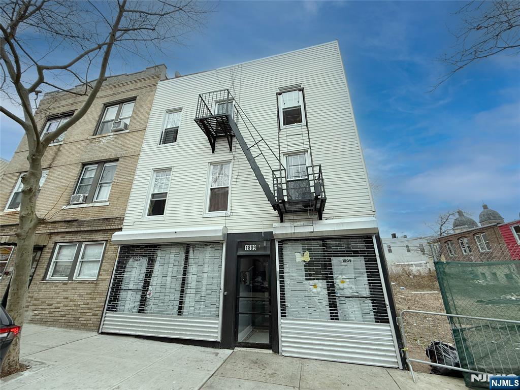 Property for Sale at 1809 Bergenline Avenue, Union City, New Jersey - Bedrooms: 12 
Bathrooms: 6.5 
Rooms: 18  - $930,000