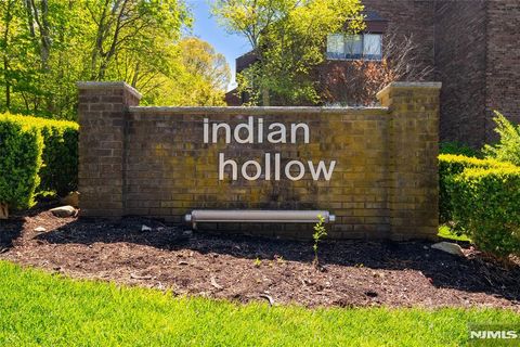 Photo of 138 Indian Hollow CT, Mahwah, NJ 07430 (MLS # 26014068)