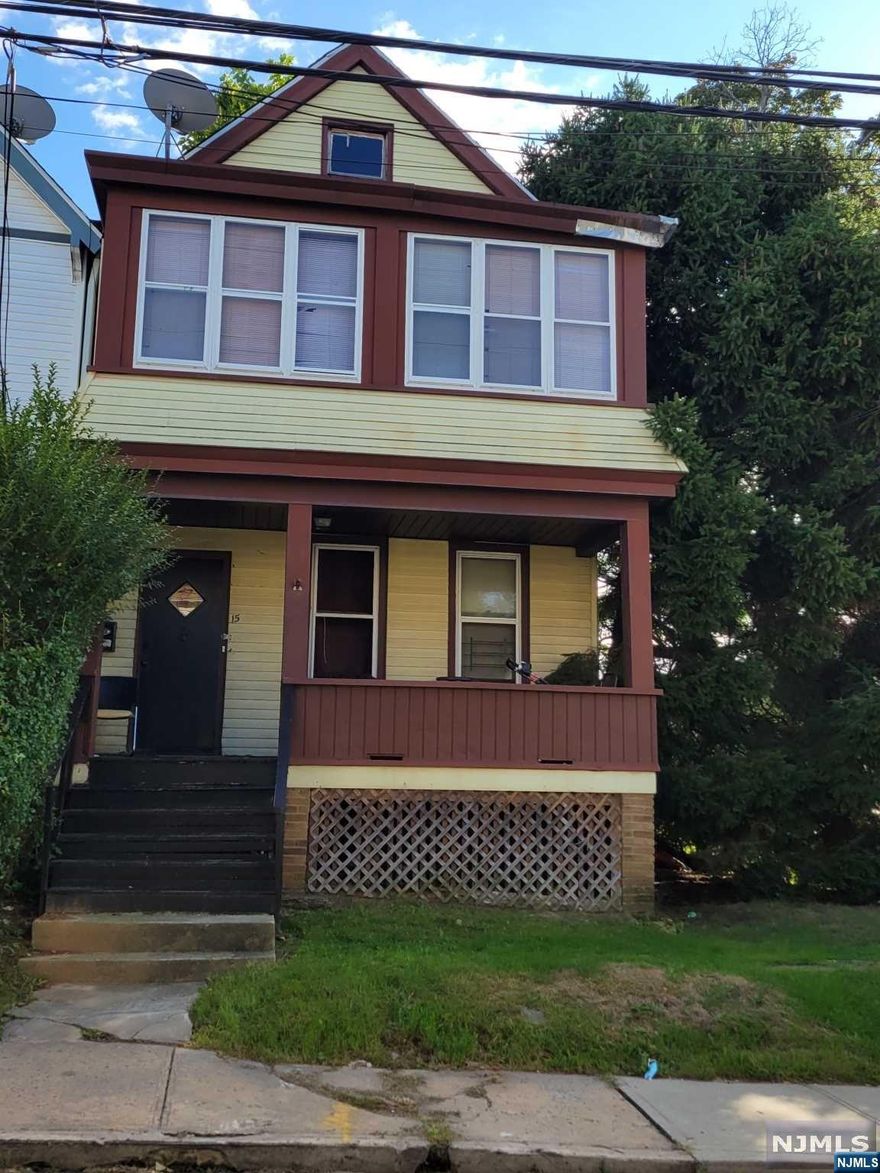 Dont miss out on this 2 family home which is situated on an oversized lot which is 50 x 139. This home is perfectly located near major highways, supermarkets, stores, parks, schools and so much more.