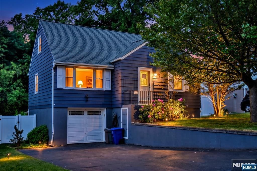 Photo of 109 Brookview Drive, Woodland Park, NJ 07424 (MLS # 26015768)