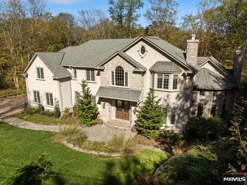 Photo of 613 Knollwood Road, Franklin Lakes, NJ 07417 (MLS # 25036971)