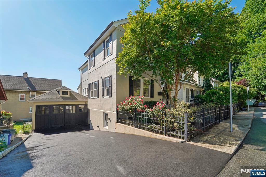7 Rockwood Place