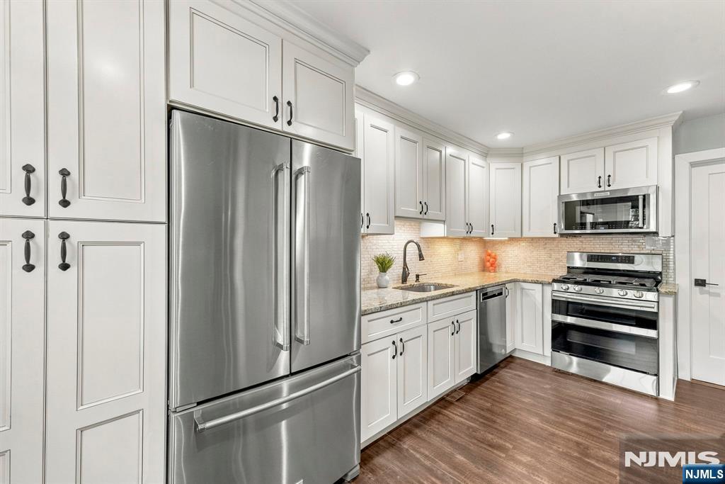 247-255 Cedar Avenue