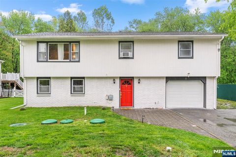 MLS: 25015811