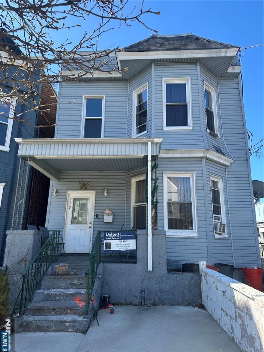 MAKE THIS YOUR DREAM HOUSE WITH GREAT RENTAL POTENTIAL AND NYC VIEWS.