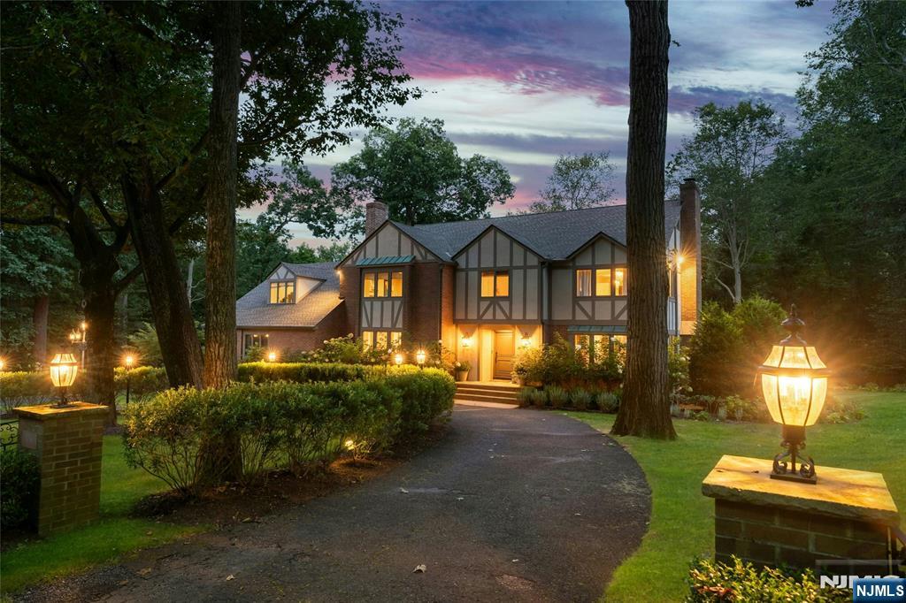 9 Deerfield Drive