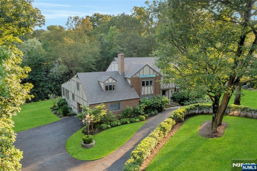9 Deerfield Drive
