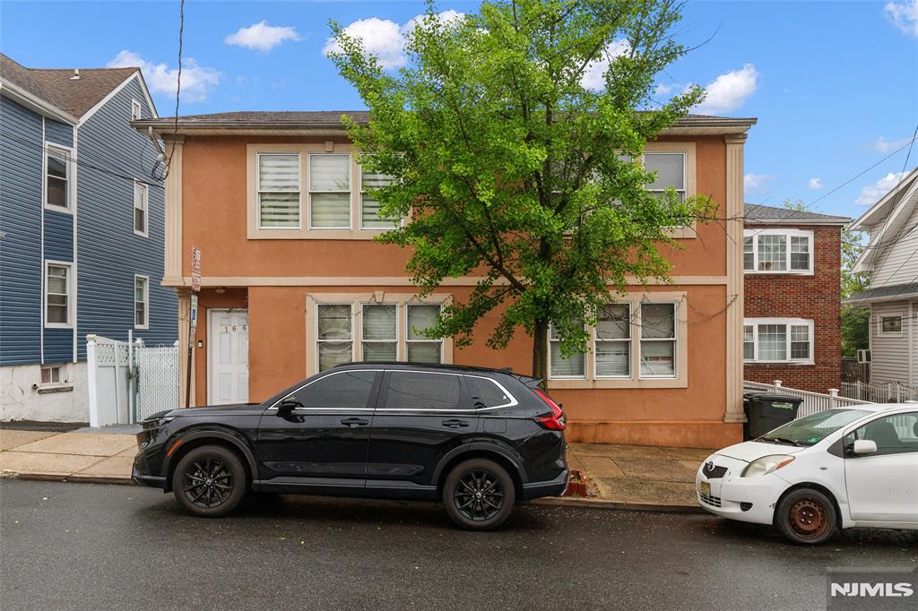 164166 17th Street, Paterson, New Jersey - 5 Bedrooms  
2 Bathrooms  
13 Rooms - 