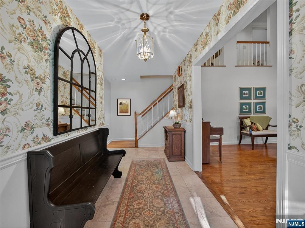 Photo of 212 Arbor Road, Franklin Lakes, NJ 07417 (MLS # 25036905)