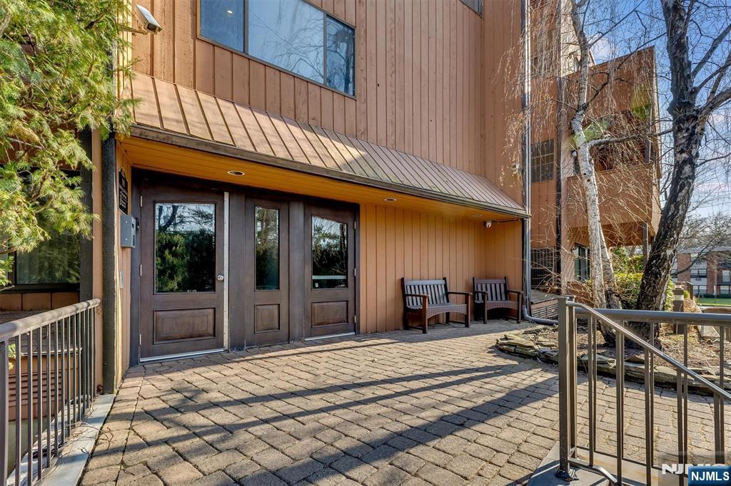 971 Bloomfield Avenue 12