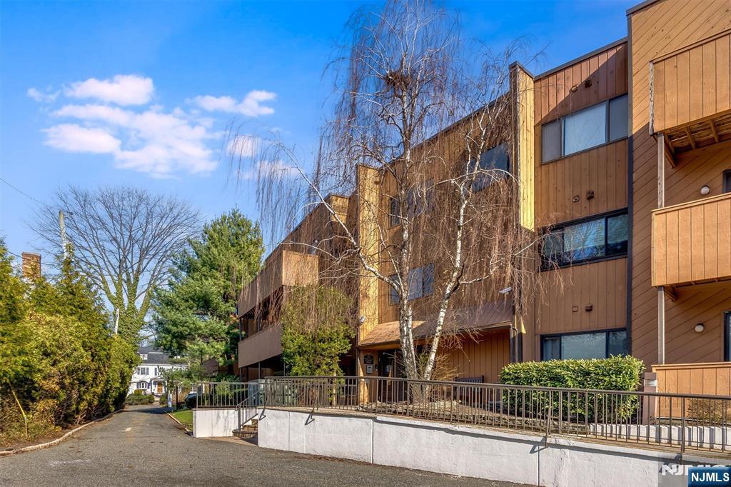 971 Bloomfield Avenue 12