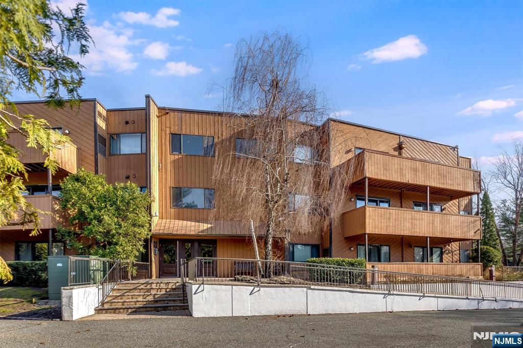 971 Bloomfield Avenue 12