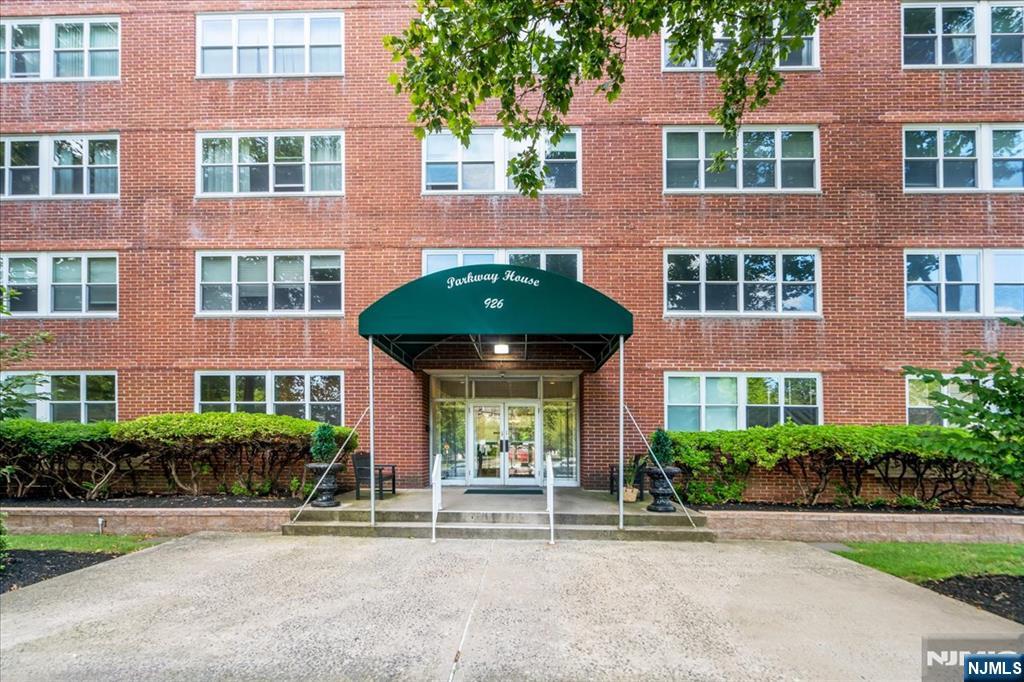 926 Bloomfield Avenue 2C, Glen Ridge, New Jersey - 1 Bedrooms  
1 Bathrooms - 