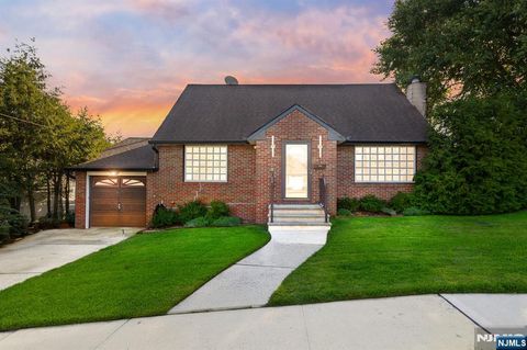 4 Gail Place Secaucus NJ 07094