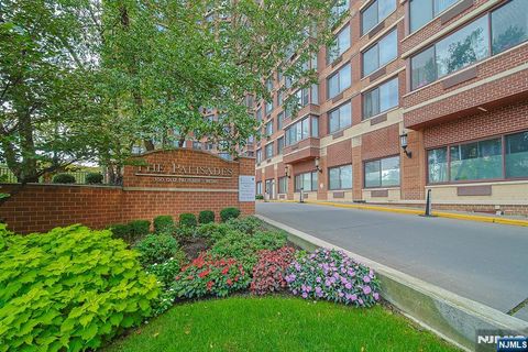 Photo of 100 Old Palisade Rd #3303, Fort Lee, NJ 07024 (MLS # 25036101)
